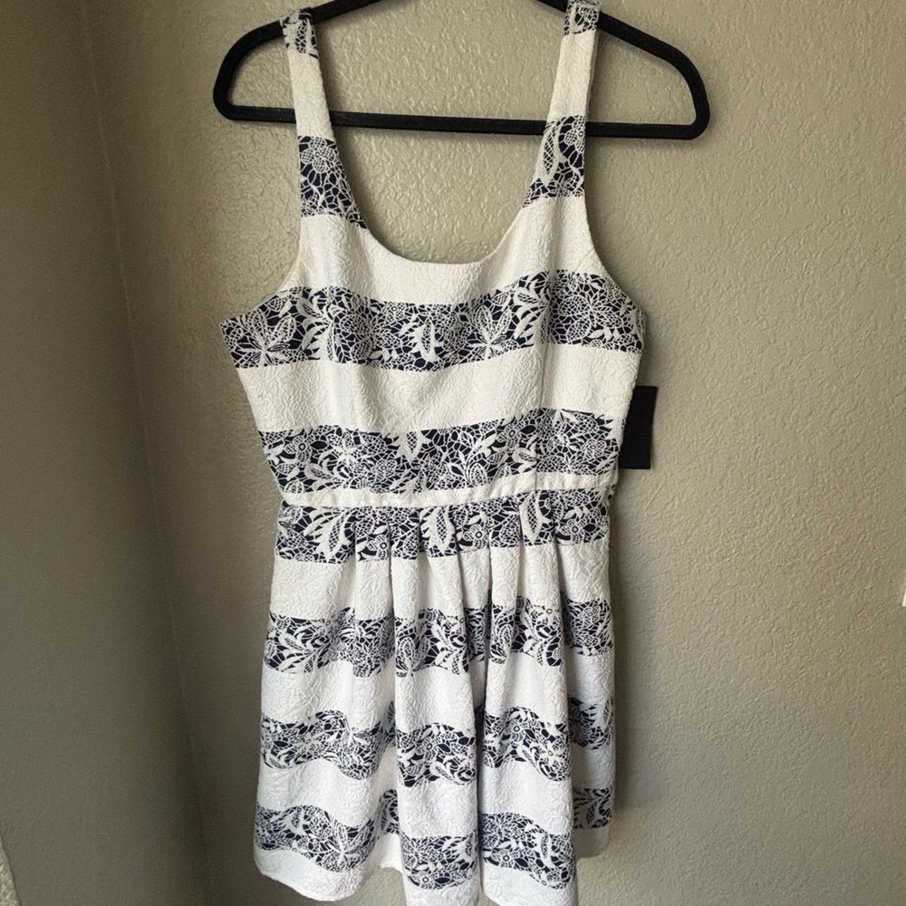 Want & Need‎ woman's dress large  NWT